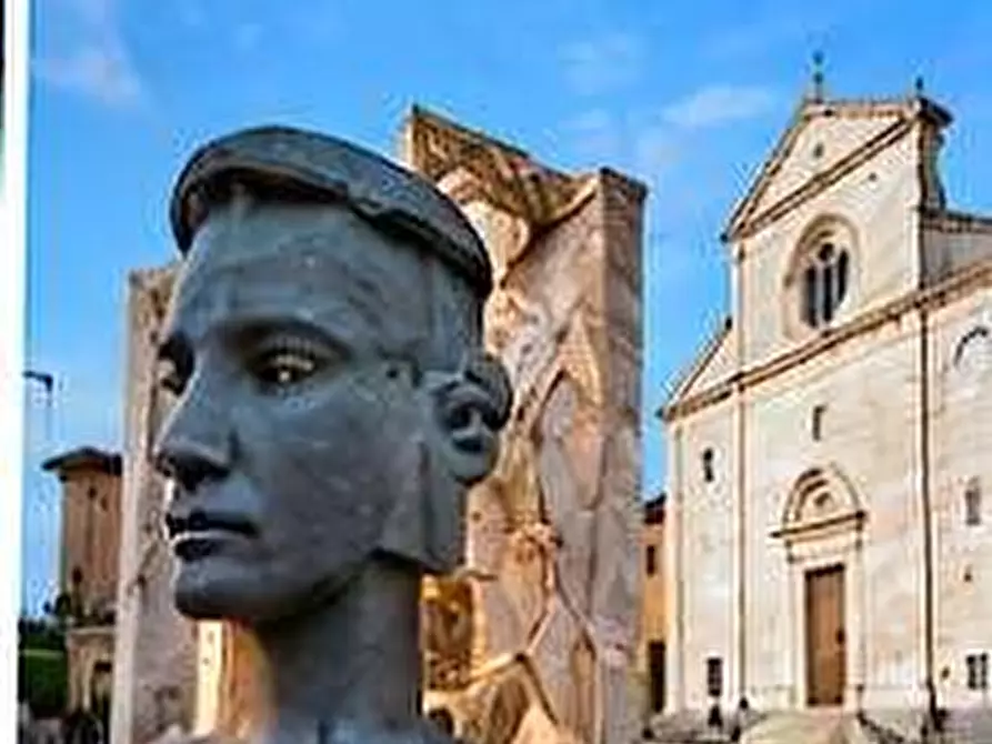 Immagine 5 di Attività artigianale in vendita  a Pietrasanta