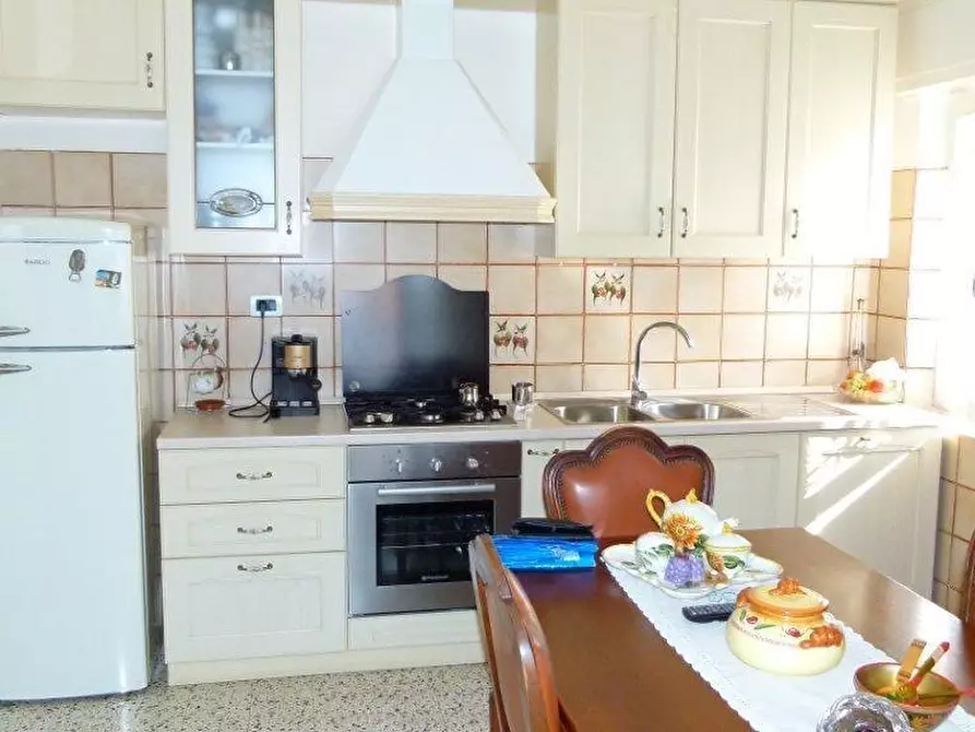 Immagine 4 di Villa in vendita  a Crespina Lorenzana