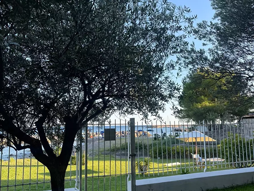 Immagine 1 di Villa in vendita  a San Giovanni A Piro