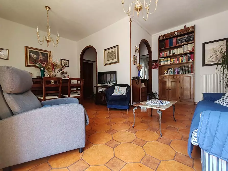 Immagine 3 di Appartamento in vendita  a Massa