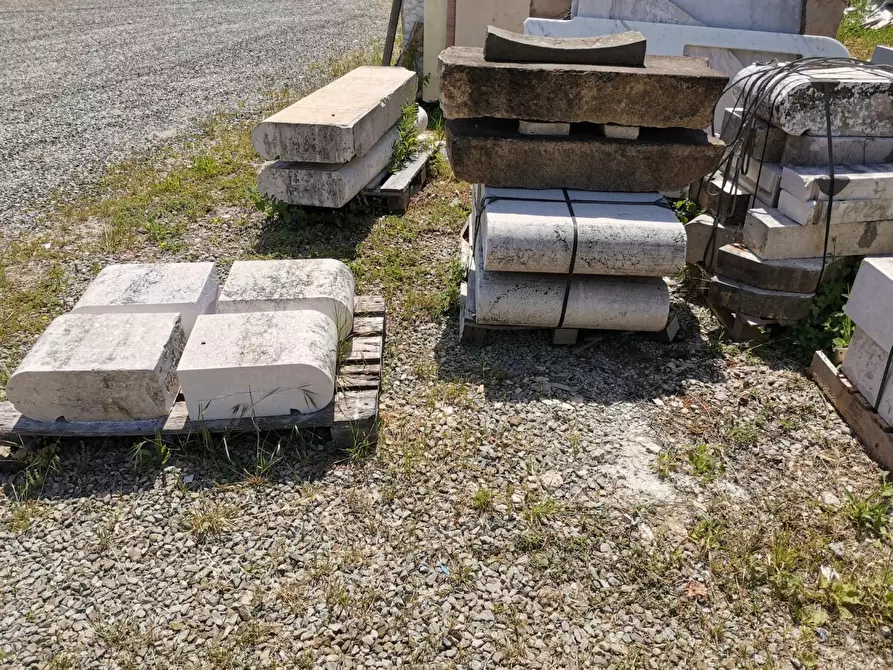 Immagine 4 di Attività commerciale in vendita  a Poggibonsi