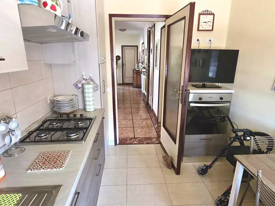 Immagine 5 di Appartamento in vendita  a Viareggio