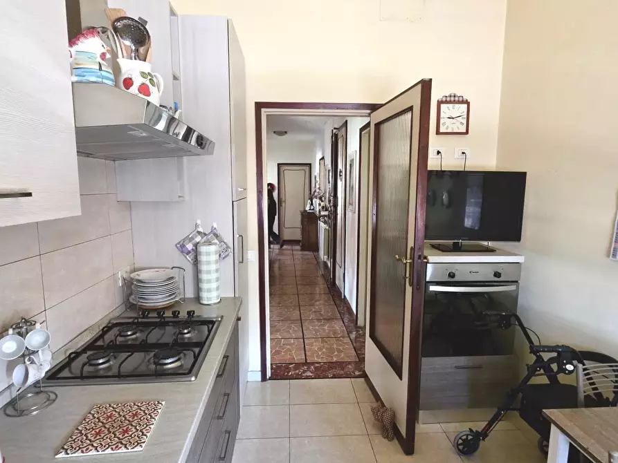 Immagine 3 di Appartamento in vendita  a Viareggio