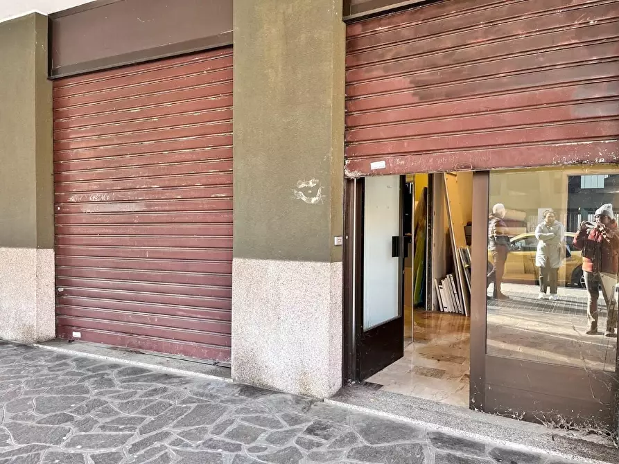 Immagine 3 di Negozio in vendita  a Milano