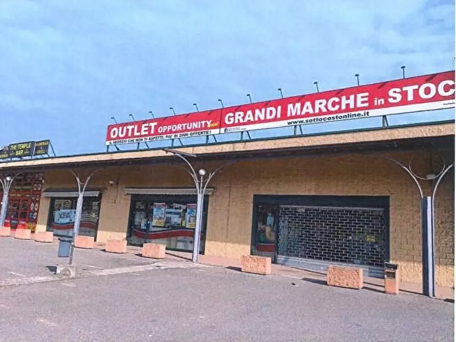 Immagine 1 di Negozio in vendita  a Torricella Verzate