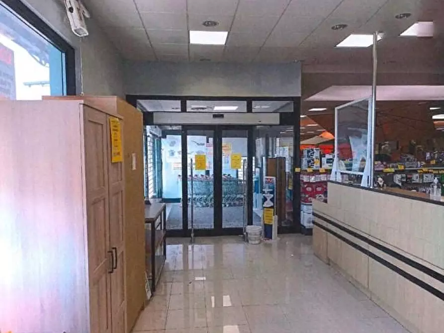 Immagine 3 di Negozio in vendita  a Torricella Verzate