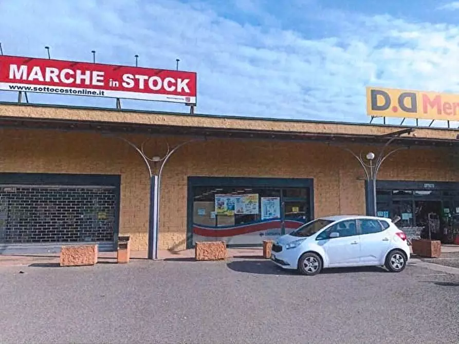 Immagine 2 di Negozio in vendita  a Torricella Verzate