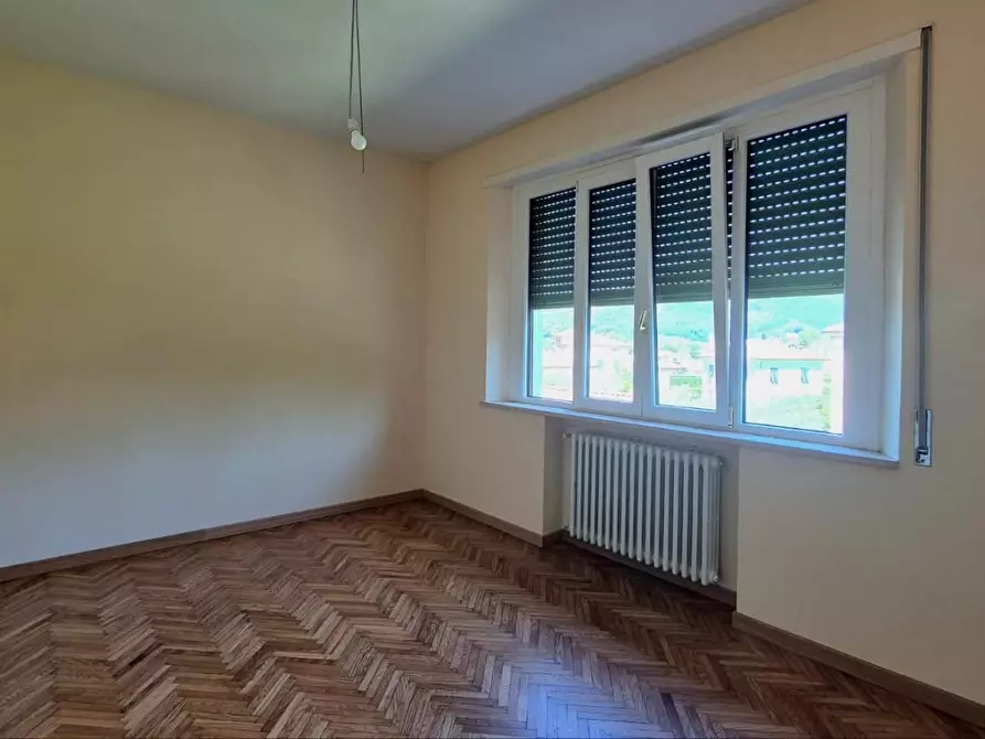Immagine 15 di Appartamento in vendita  a Lucca