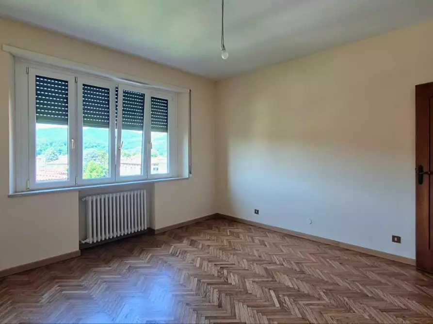 Immagine 14 di Appartamento in vendita  a Lucca