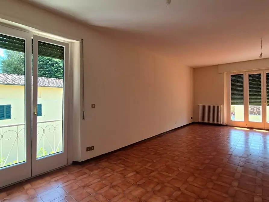 Immagine 4 di Appartamento in vendita  a Lucca