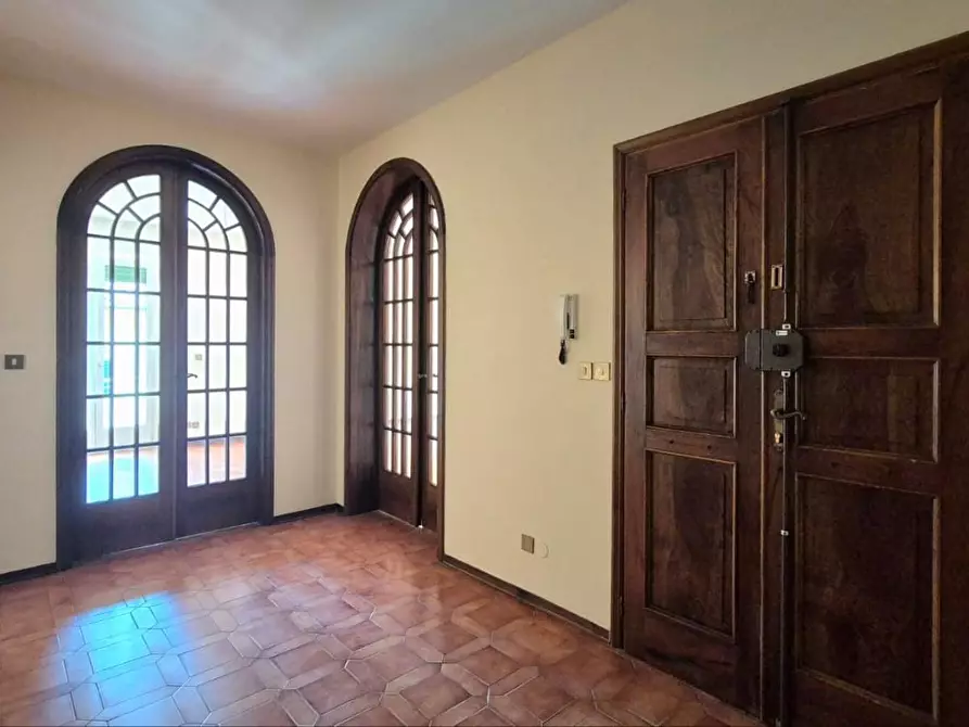 Immagine 5 di Appartamento in vendita  a Lucca