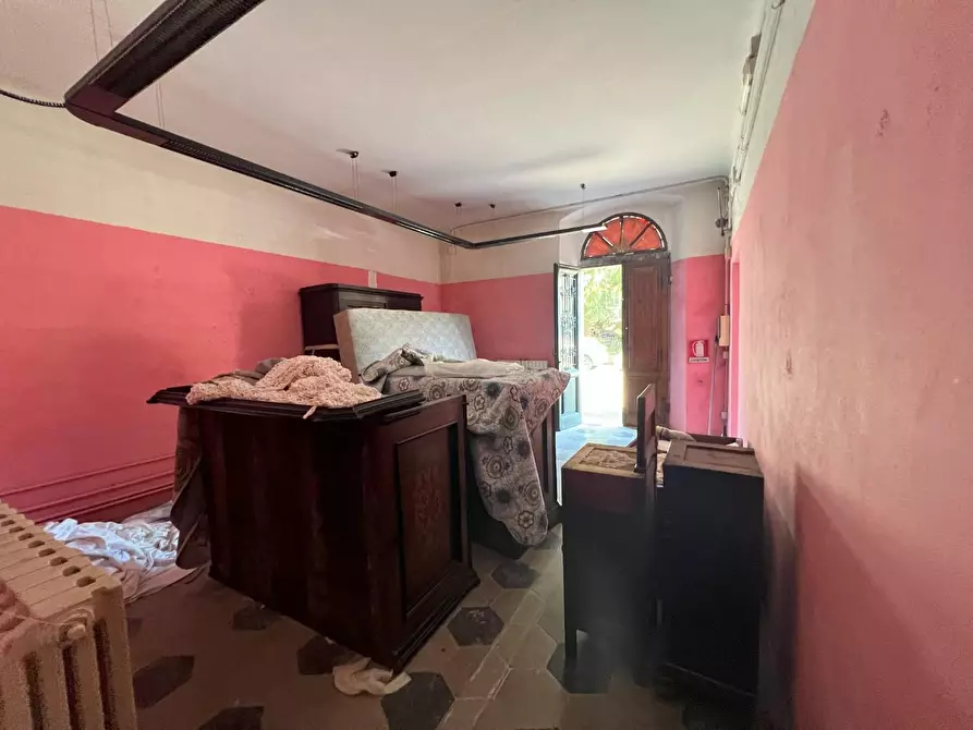 Immagine 3 di Negozio in vendita  a Lucca