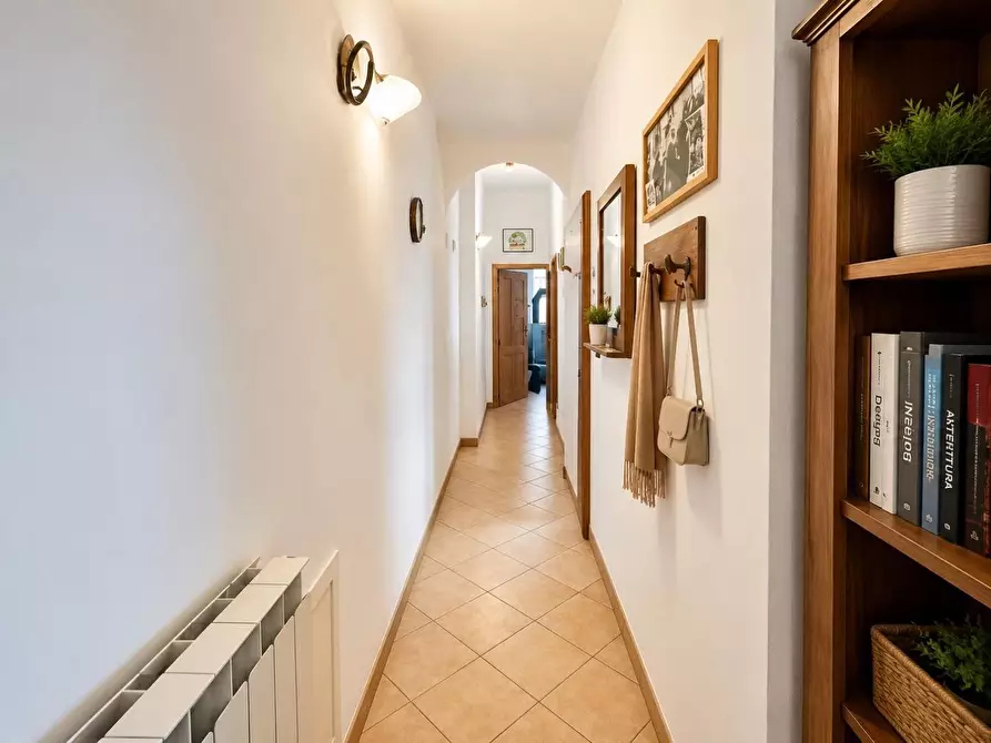 Immagine 9 di Appartamento in vendita  a Siena