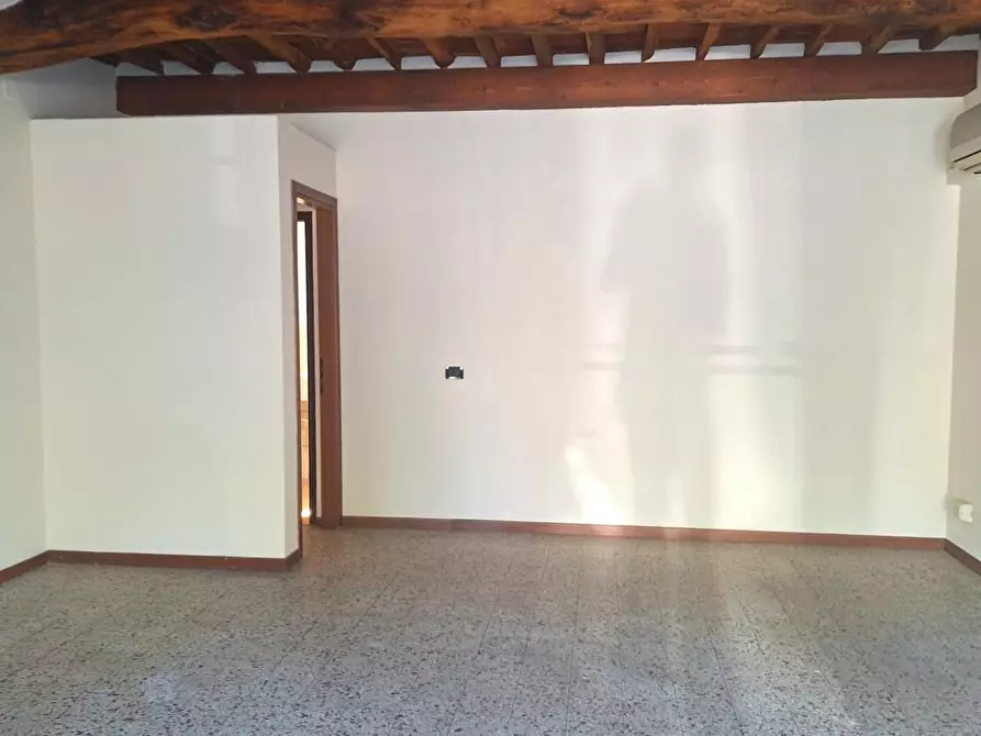 Immagine 5 di Capannone industriale in affitto  a Porcari