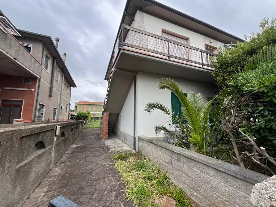 Immagine 11 di Casa bifamiliare in vendita  a Rosignano Marittimo