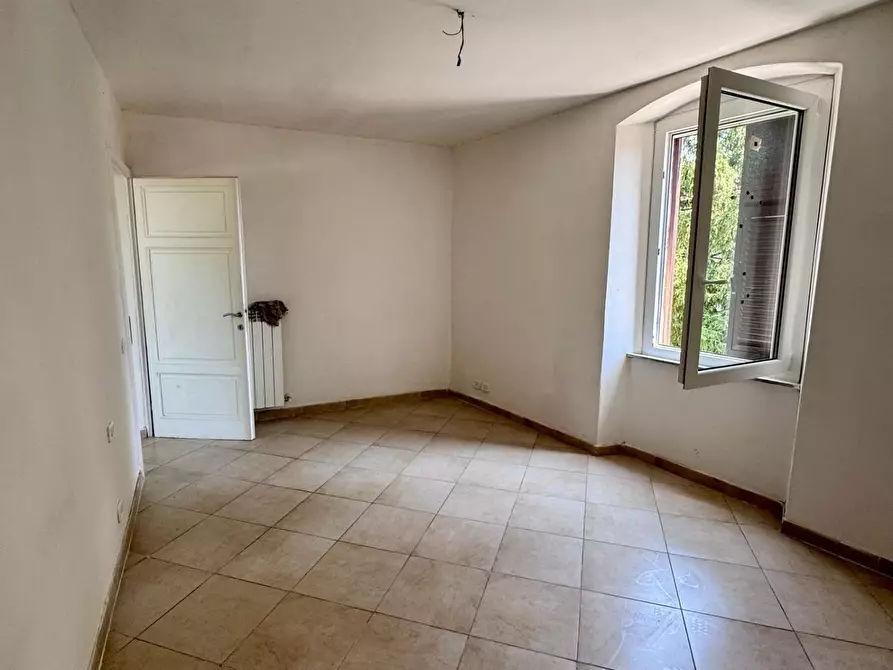 Immagine 2 di Appartamento in vendita  a Massa