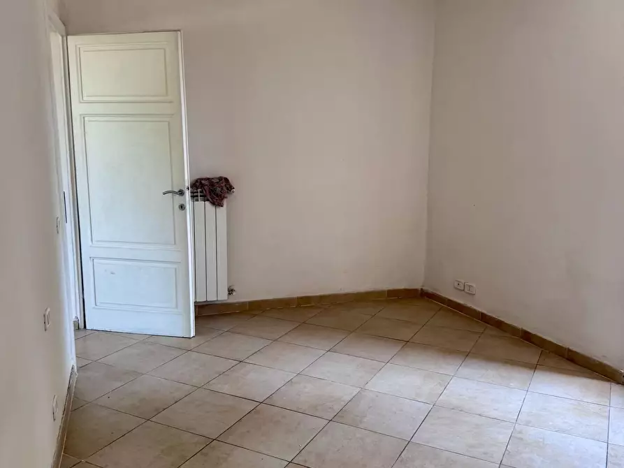 Immagine 4 di Appartamento in vendita  a Massa