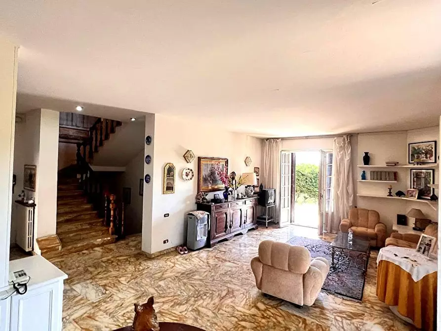 Immagine 2 di Villa in vendita  a Colle Di Val D'elsa