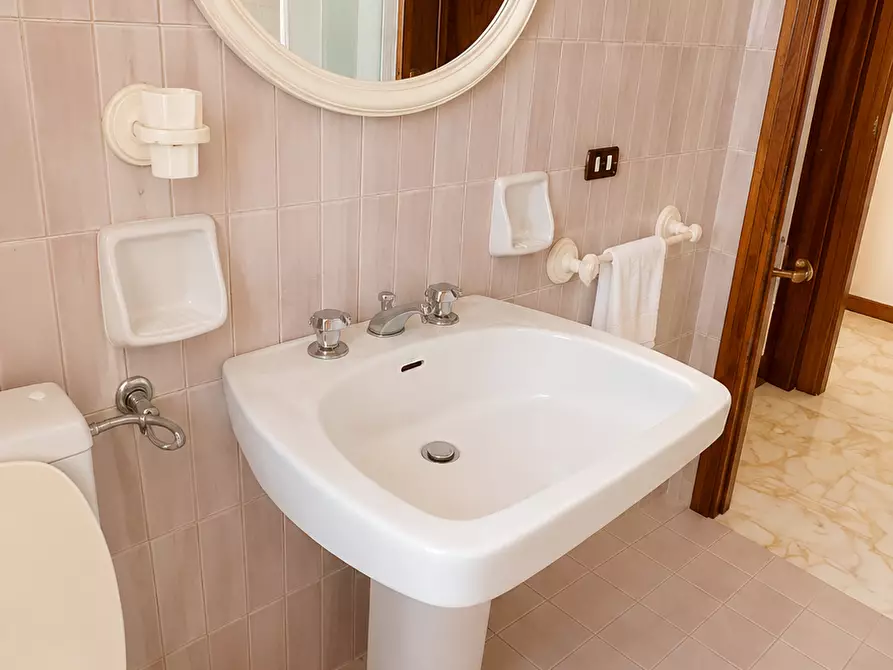 Immagine 35 di Villa in vendita  a Colle Di Val D'elsa