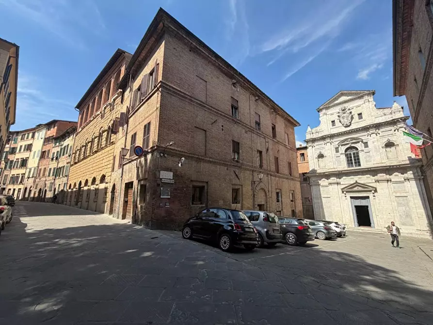 Immagine 29 di Appartamento in vendita  a Siena