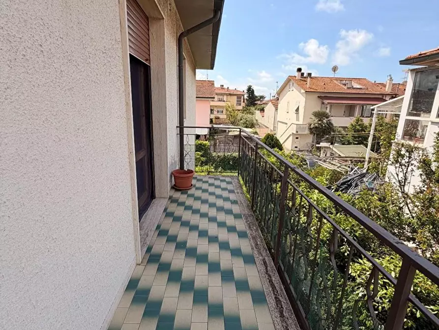 Immagine 2 di Appartamento in vendita  a Cecina