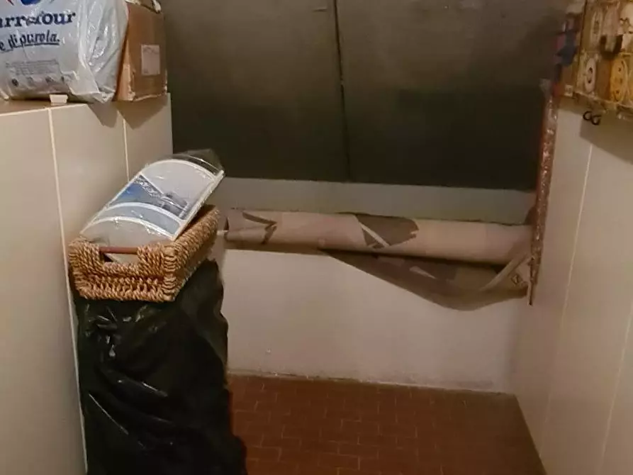 Immagine 13 di Appartamento in vendita  a Livorno