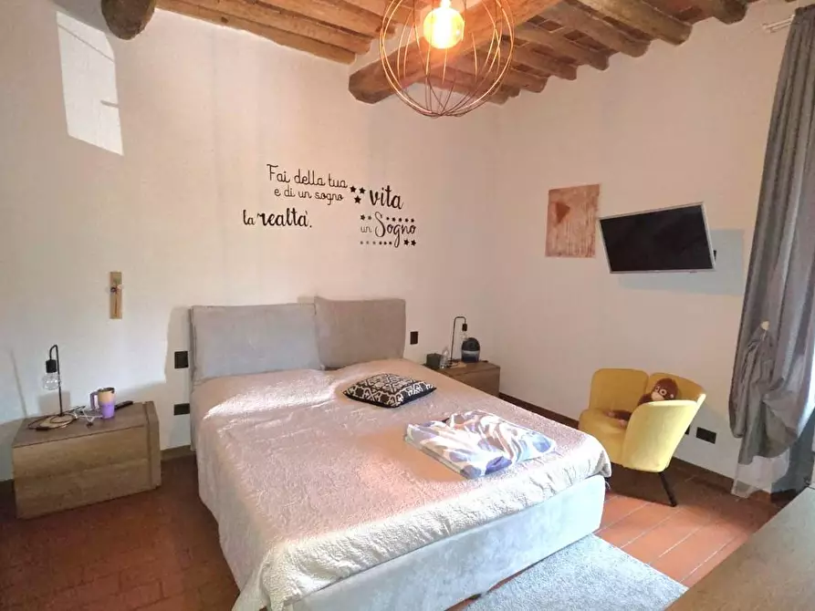 Immagine 11 di Appartamento in vendita  a Lucca