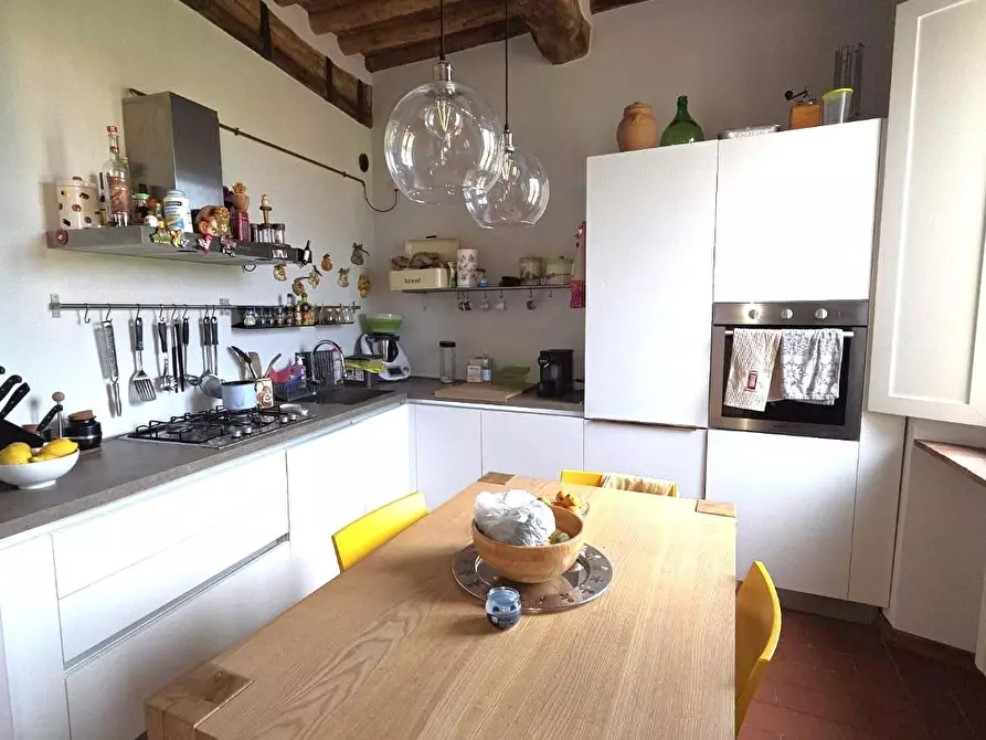 Immagine 5 di Appartamento in vendita  a Lucca
