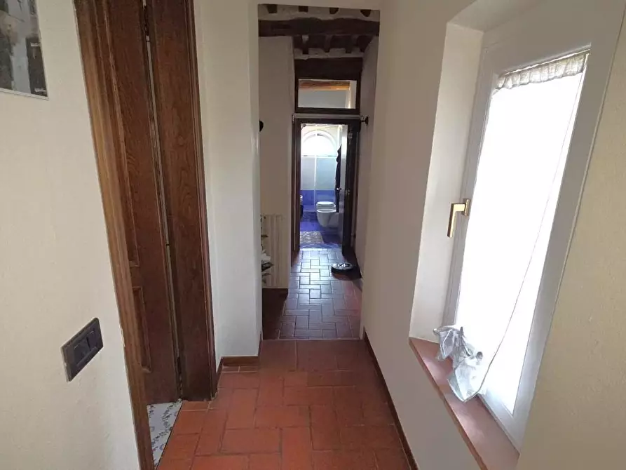 Immagine 7 di Appartamento in vendita  a Lucca