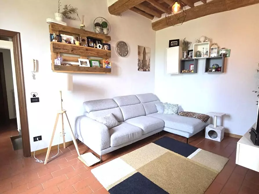Immagine 2 di Appartamento in vendita  a Lucca