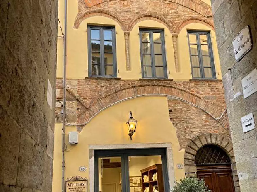 Immagine 1 di Appartamento in vendita  a Lucca