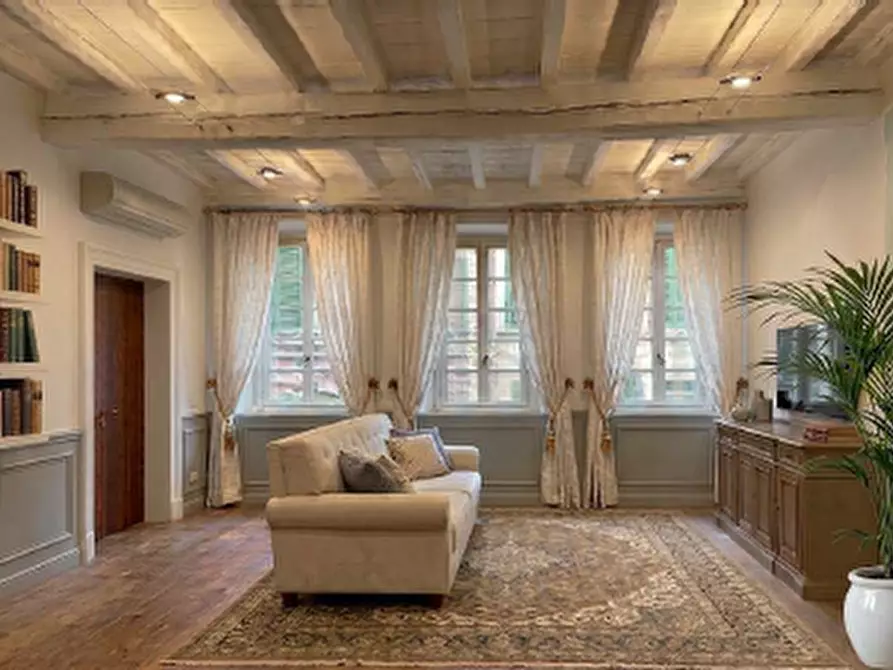 Immagine 3 di Appartamento in vendita  a Lucca
