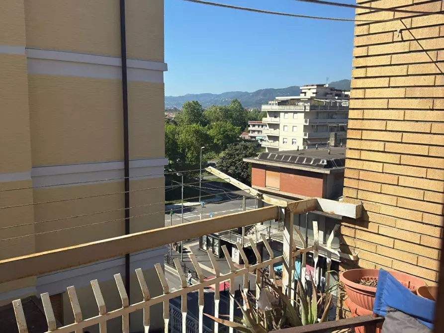 Immagine 3 di Appartamento in vendita  a Carrara