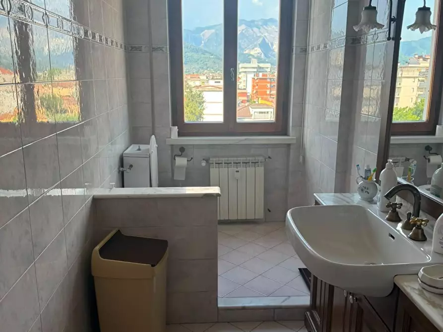 Immagine 33 di Appartamento in vendita  a Carrara