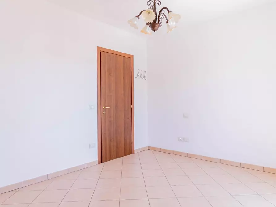 Immagine 13 di Villetta a schiera in vendita  a Cascina