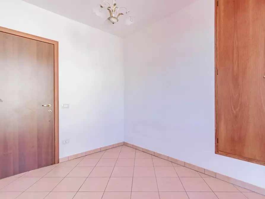 Immagine 10 di Villetta a schiera in vendita  a Cascina