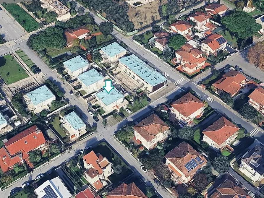 Immagine 3 di Casa trifamiliare in vendita  a Camaiore