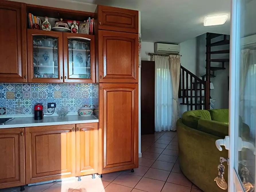 Immagine 11 di Villa in vendita  a Livorno