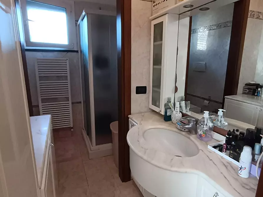 Immagine 24 di Villa in vendita  a Livorno