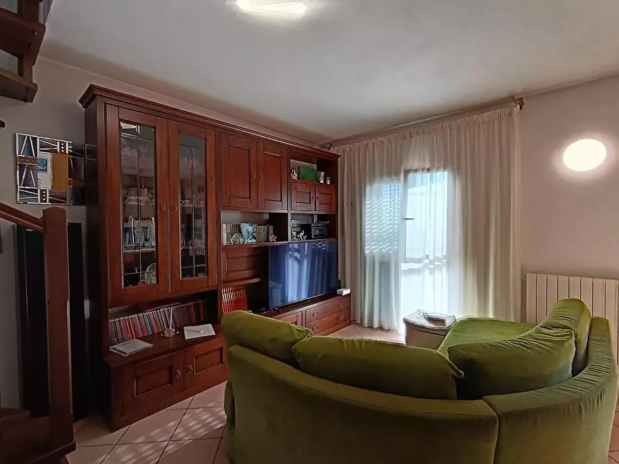 Immagine 5 di Villa in vendita  a Livorno