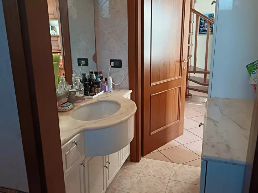 Immagine 22 di Villa in vendita  a Livorno