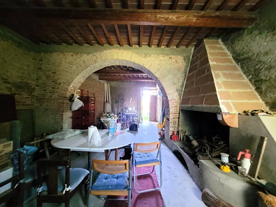 Immagine 2 di Casa colonica in vendita  a Empoli