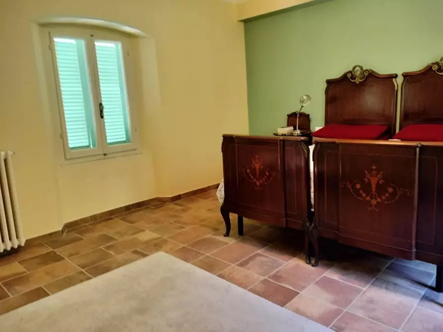 Immagine 13 di Porzione di casa in vendita  a Massa