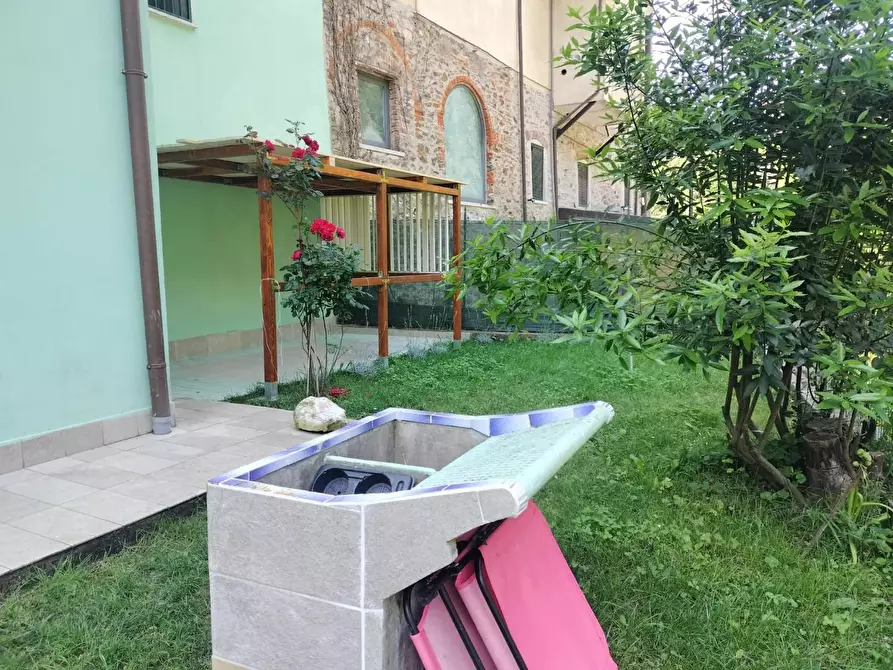 Immagine 4 di Porzione di casa in vendita  a Massa
