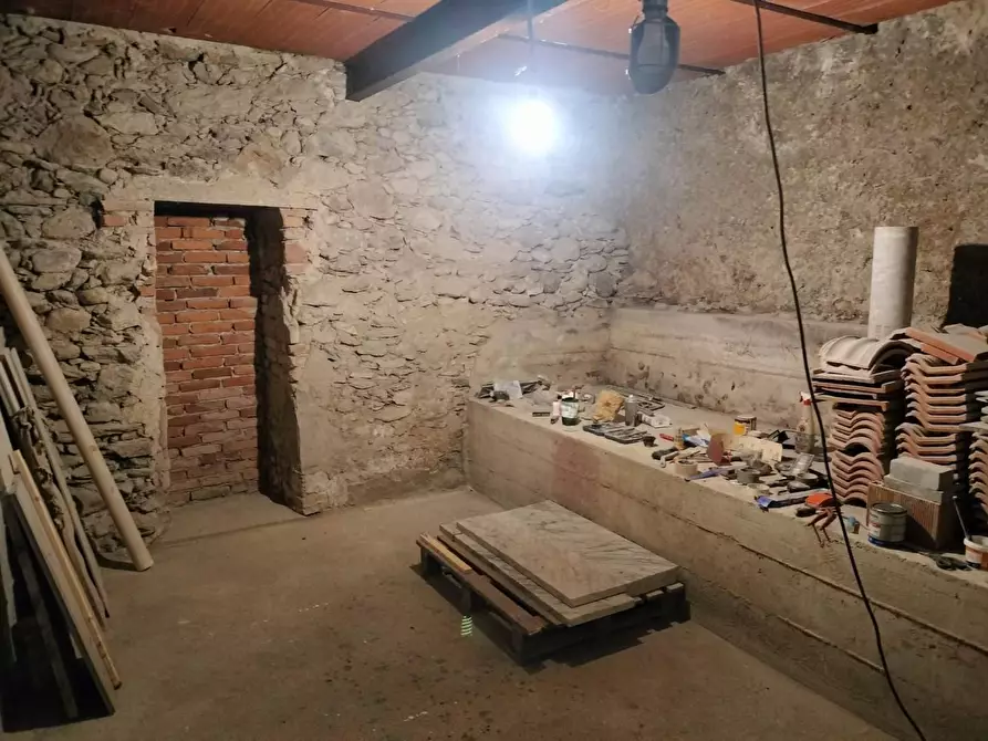 Immagine 25 di Porzione di casa in vendita  a Massa