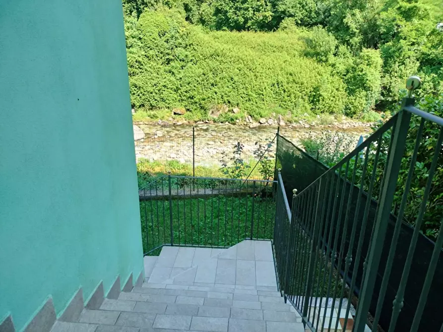 Immagine 3 di Porzione di casa in vendita  a Massa