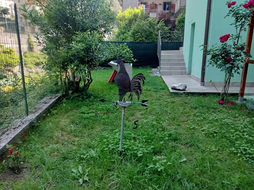 Immagine 1 di Porzione di casa in vendita  a Massa