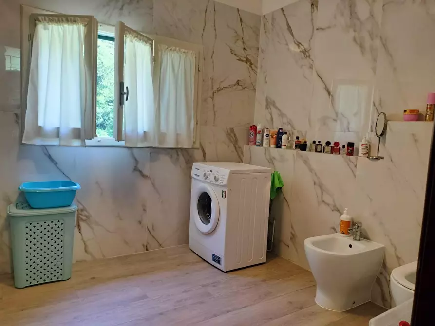 Immagine 15 di Porzione di casa in vendita  a Massa