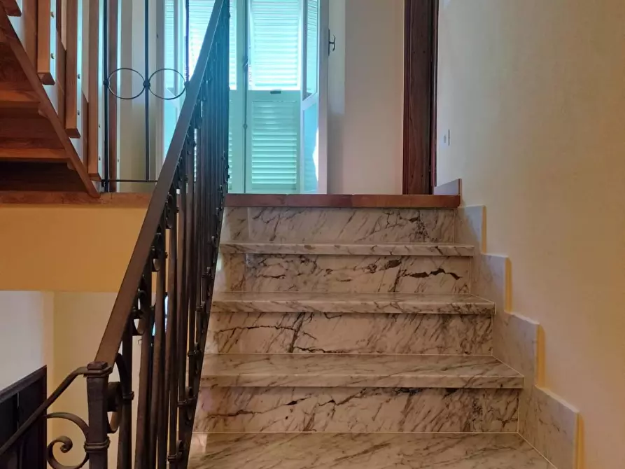 Immagine 10 di Porzione di casa in vendita  a Massa