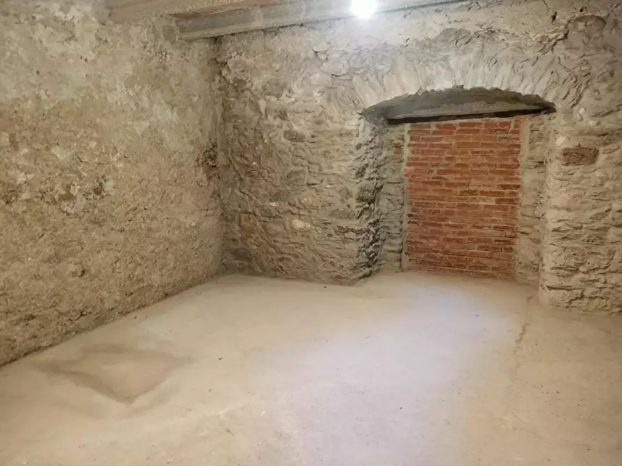 Immagine 22 di Porzione di casa in vendita  a Massa